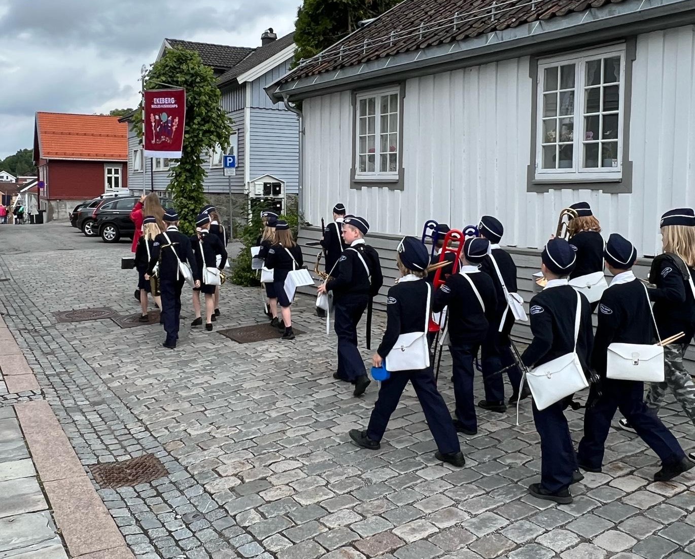 Musikanter på tur i Skien sentrum