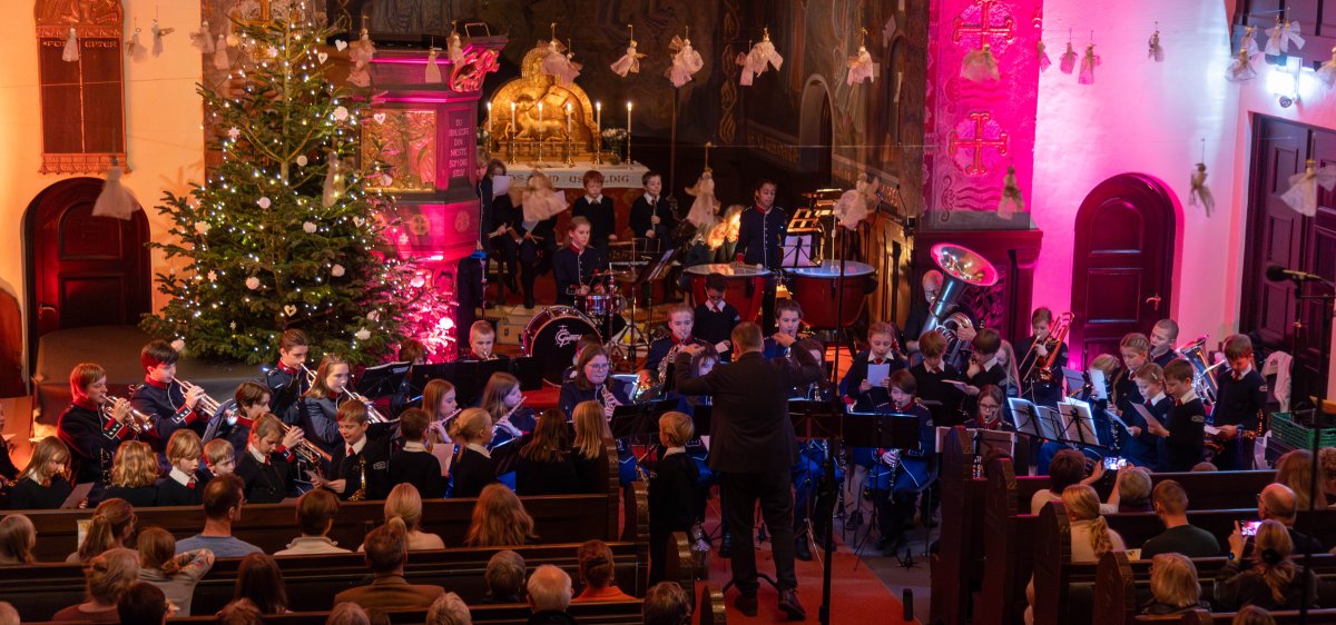 Hovedkorps, juniorkorps og aspirantkorpset fremførte et fellesnummer på slutten av konserten.